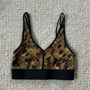 Ultra Cor sports bra size M. Never been worn!